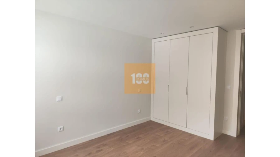 Apartamento T2 para Venda em Espinho Foto 14