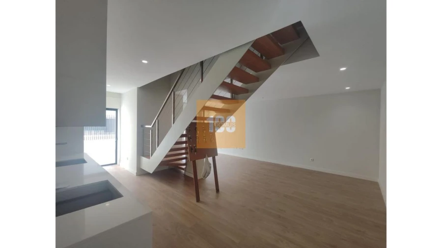 Apartamento T2 para Venda em Espinho Foto 5