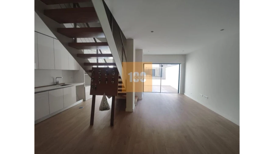 Apartamento T2 para Venda em Espinho Foto 2