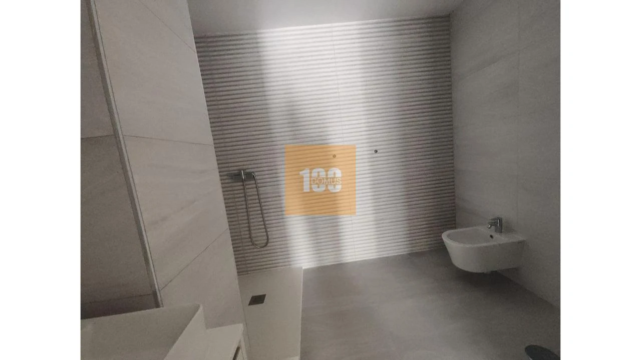 Apartamento T2 para Venda em Espinho Foto 8