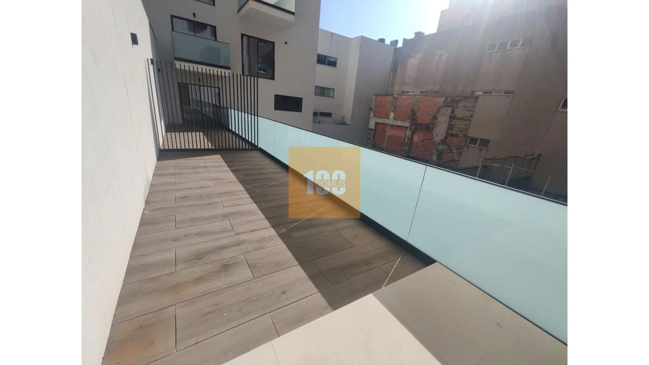 Apartamento T2 para Venda em Espinho Foto 6