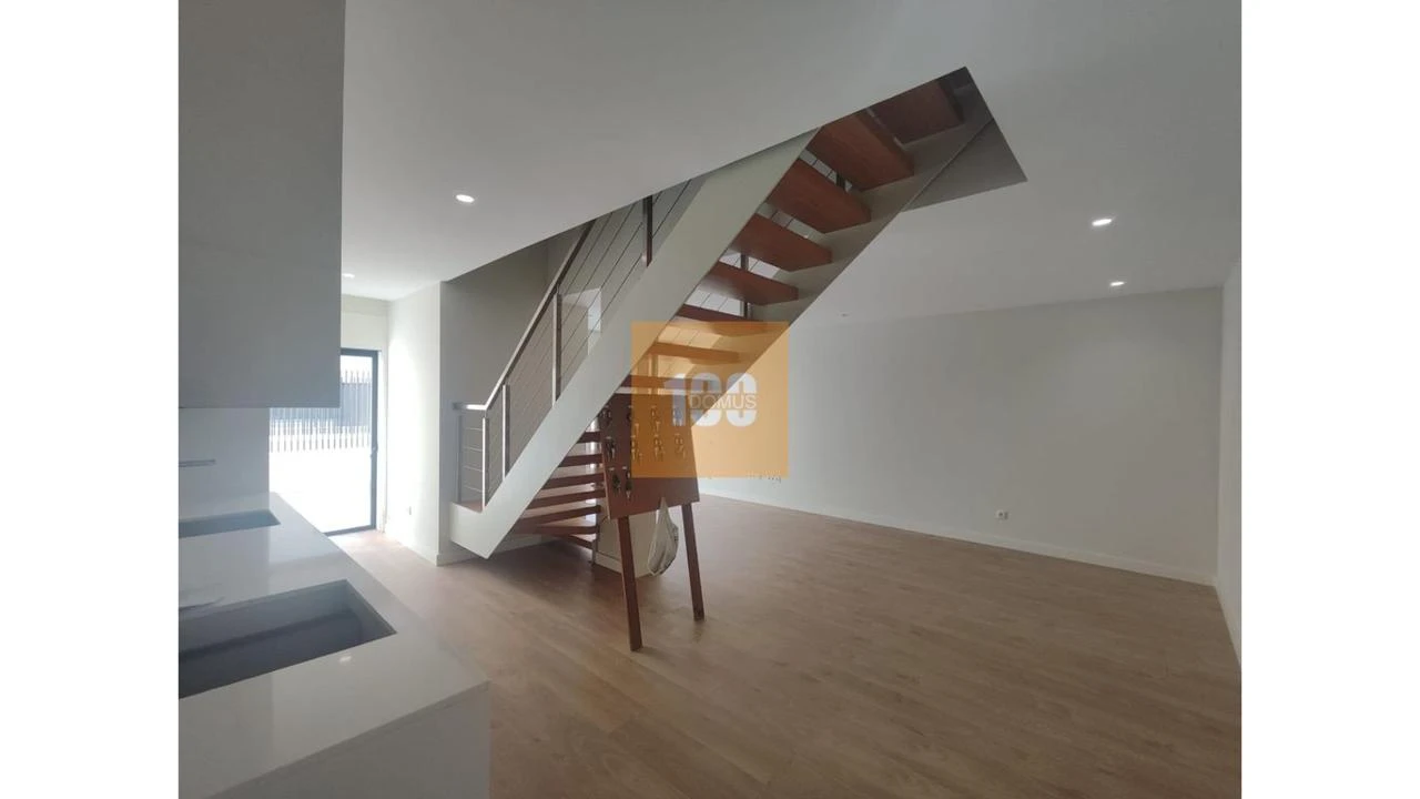 Apartamento T2 para Venda em Espinho Foto 5