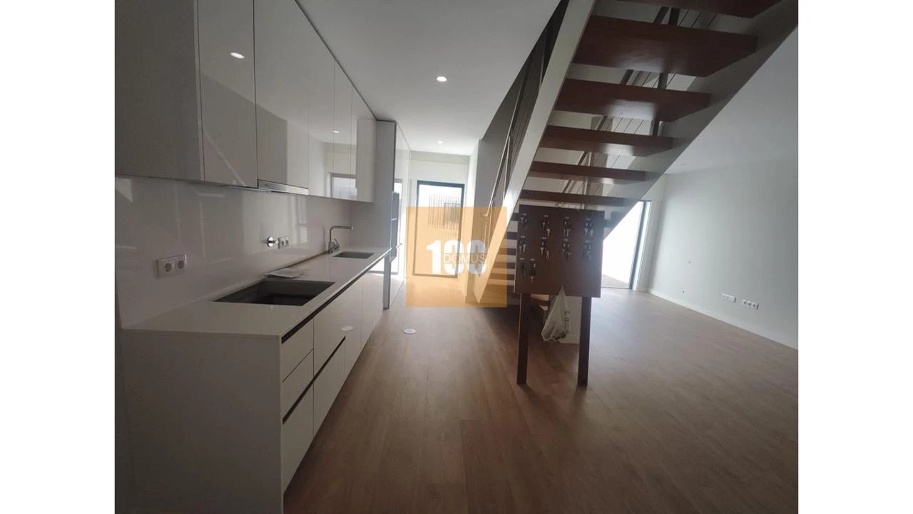 Apartamento T2 para Venda em Espinho Foto 1