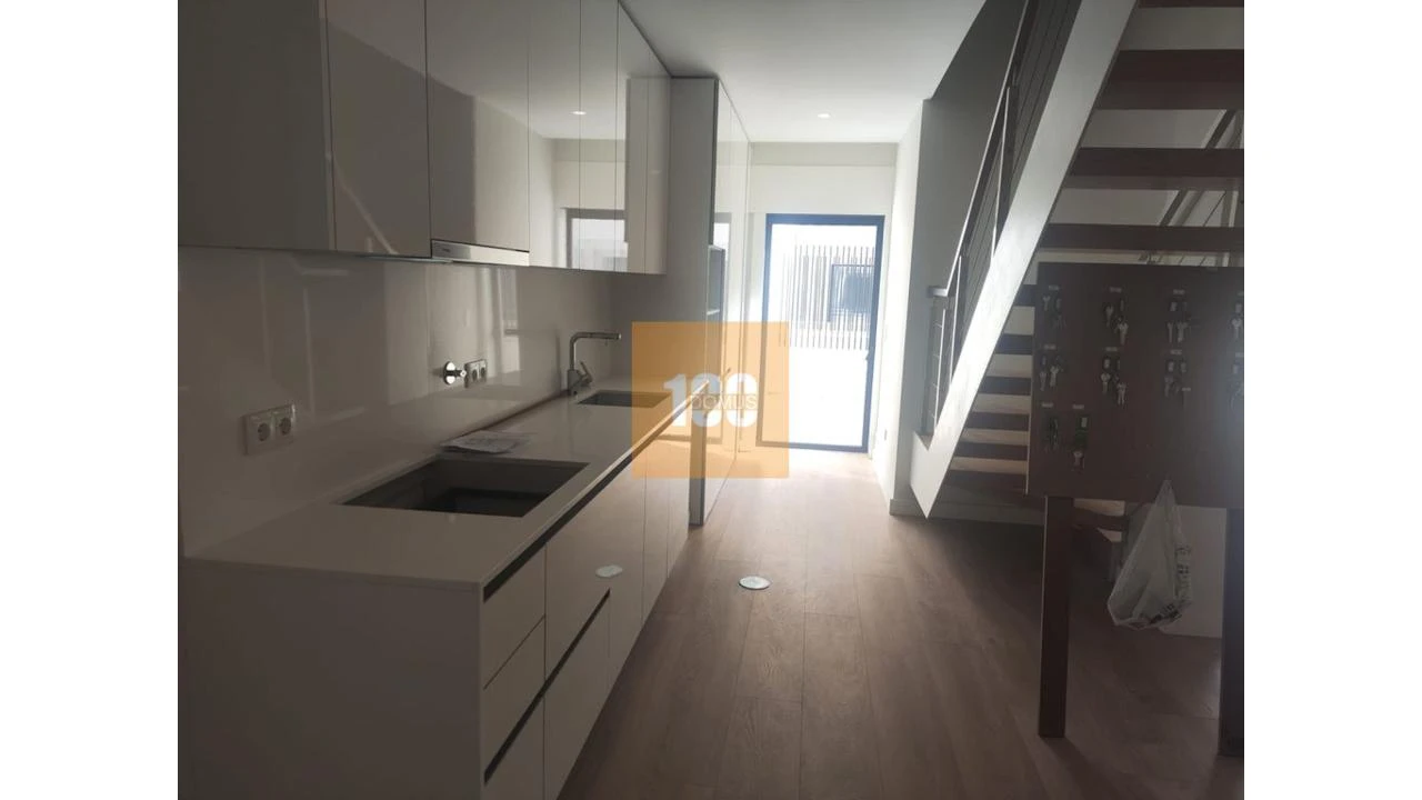 Apartamento T2 para Venda em Espinho Foto 4