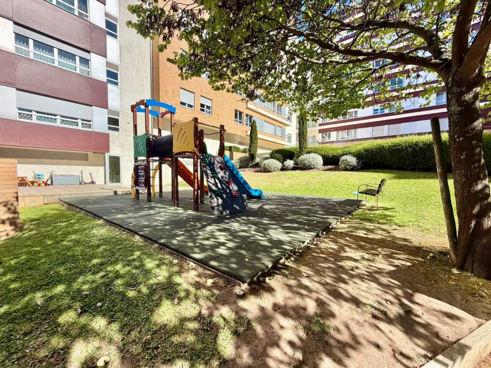 Apartamento T4 para Venda em Oliveira do Douro Foto 2