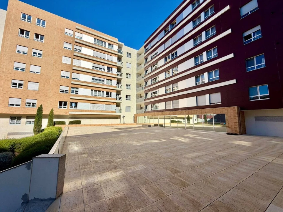 Apartamento T4 para Venda em Oliveira do Douro Foto 3