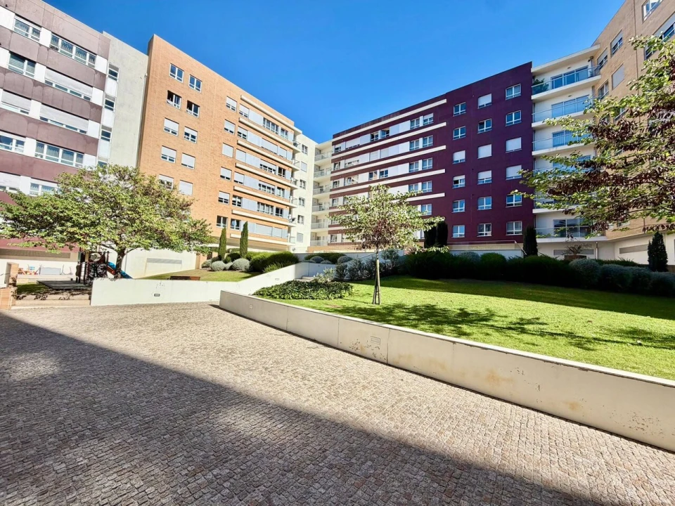 Apartamento T4 para Venda em Oliveira do Douro Foto 4