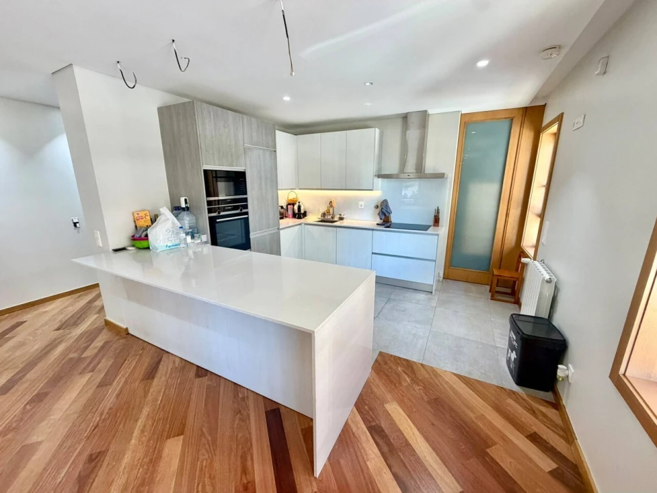 Apartamento T4 para Venda em Oliveira do Douro Foto 6