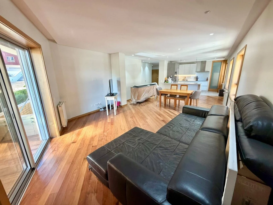 Apartamento T4 para Venda em Oliveira do Douro Foto 11