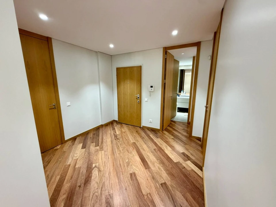 Apartamento T4 para Venda em Oliveira do Douro Foto 14