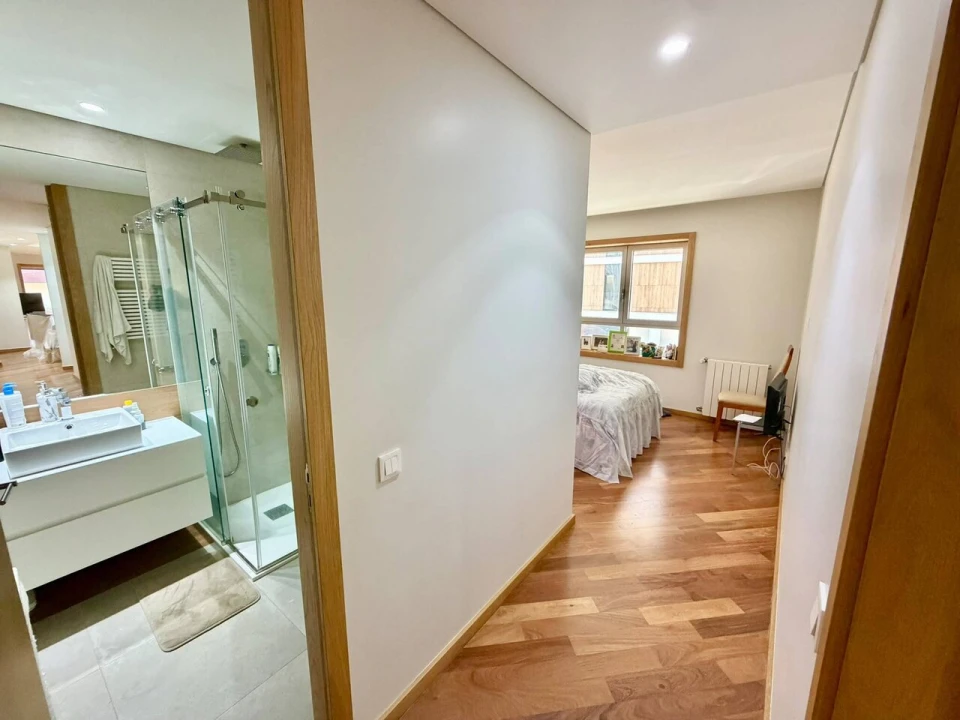 Apartamento T4 para Venda em Oliveira do Douro Foto 15