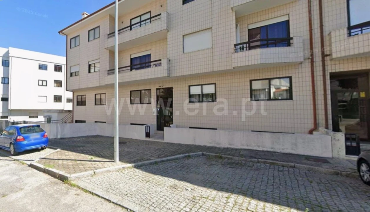Apartamento T1 para Venda em Oliveira do Douro Foto 1