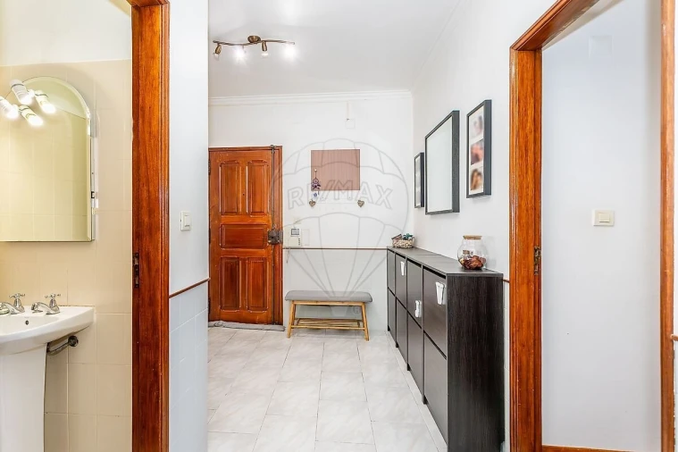 Apartamento T2 para Venda em Santa Iria de Azoia, São João da Talha e Bobadela Foto 4