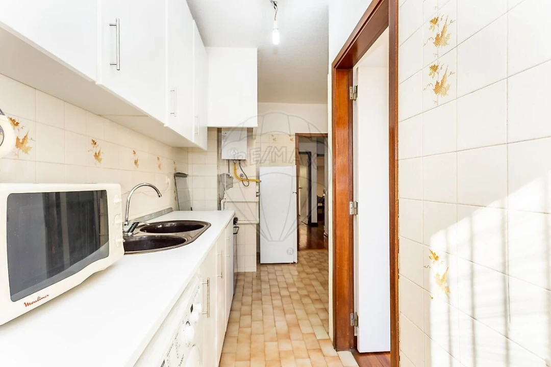 Apartamento T2 para Venda em Areeiro Foto 7