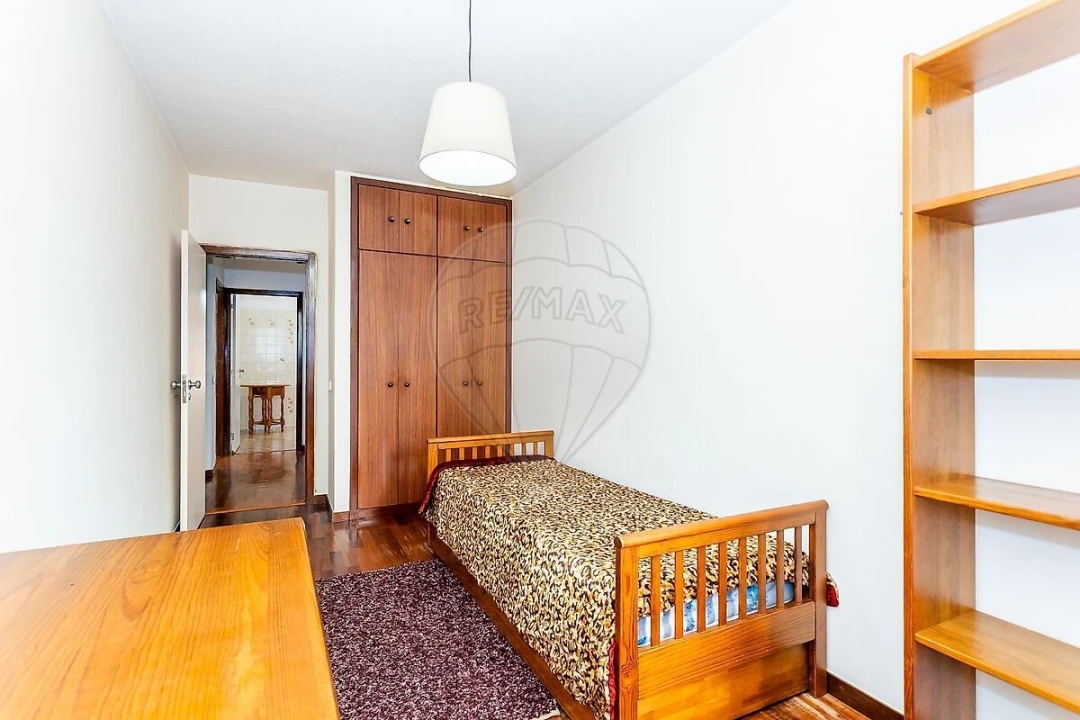 Apartamento T2 para Venda em Areeiro Foto 12