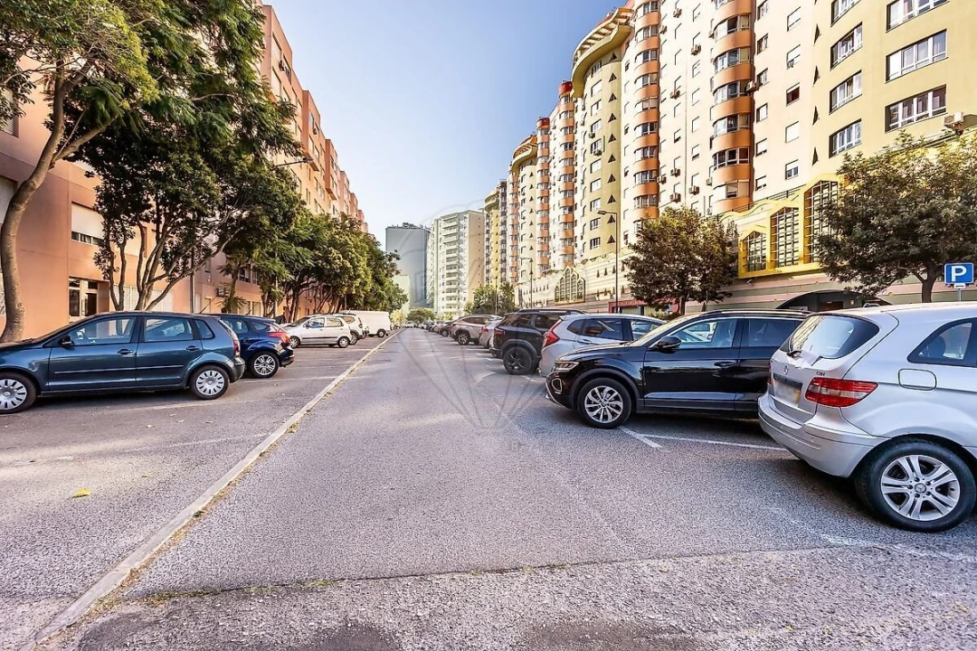 Apartamento T2 para Venda em Areeiro Foto 21