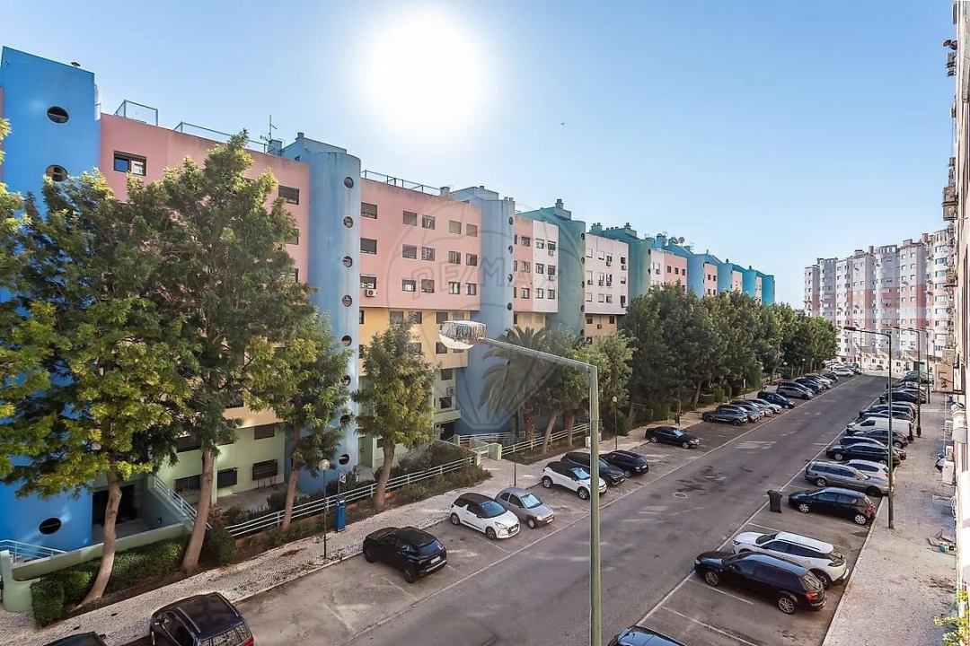 Apartamento T2 para Venda em Areeiro Foto 17