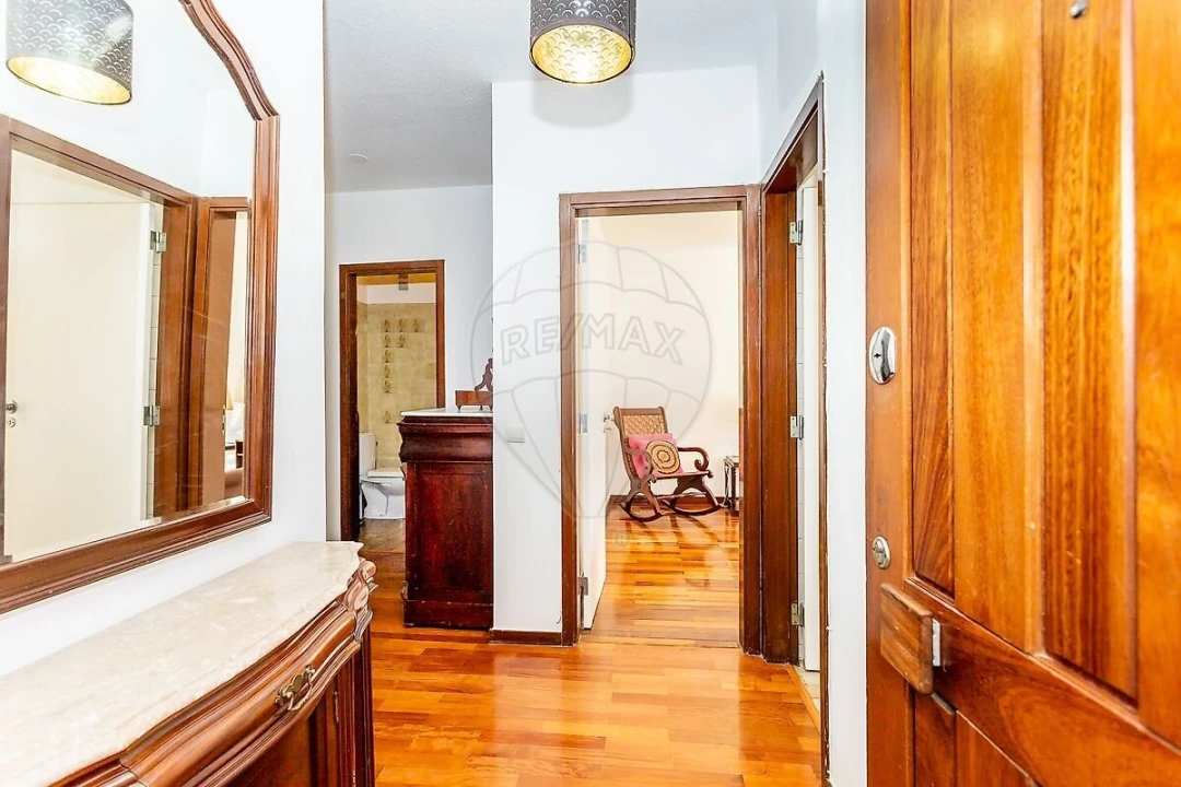 Apartamento T2 para Venda em Areeiro Foto 3