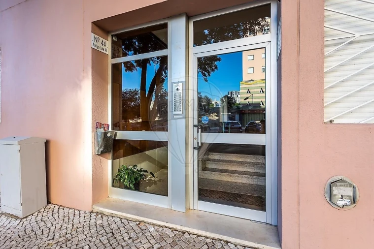 Apartamento T2 para Venda em Areeiro Foto 20