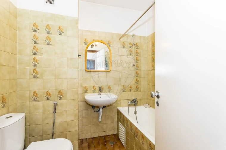 Apartamento T2 para Venda em Areeiro Foto 13