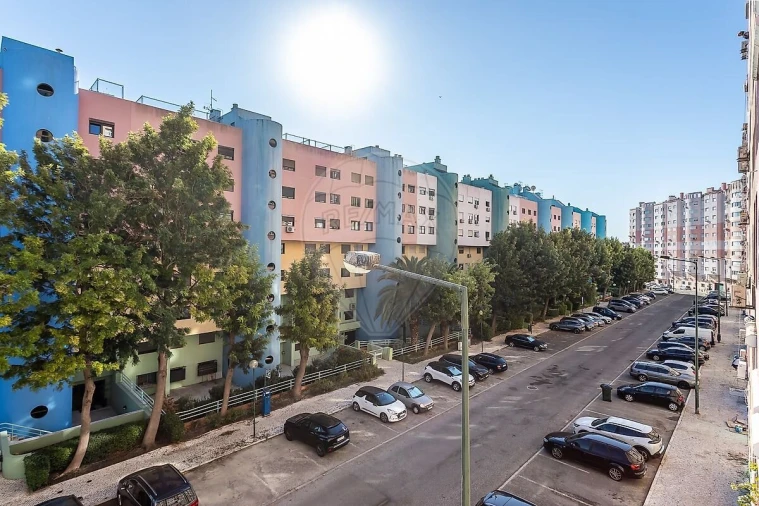 Apartamento T2 para Venda em Areeiro Foto 17
