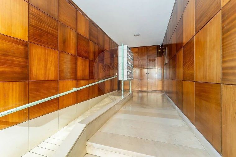 Apartamento T2 para Venda em Areeiro Foto 19