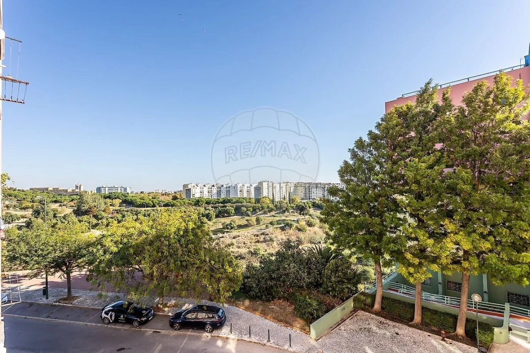 Apartamento T2 para Venda em Areeiro Foto 16