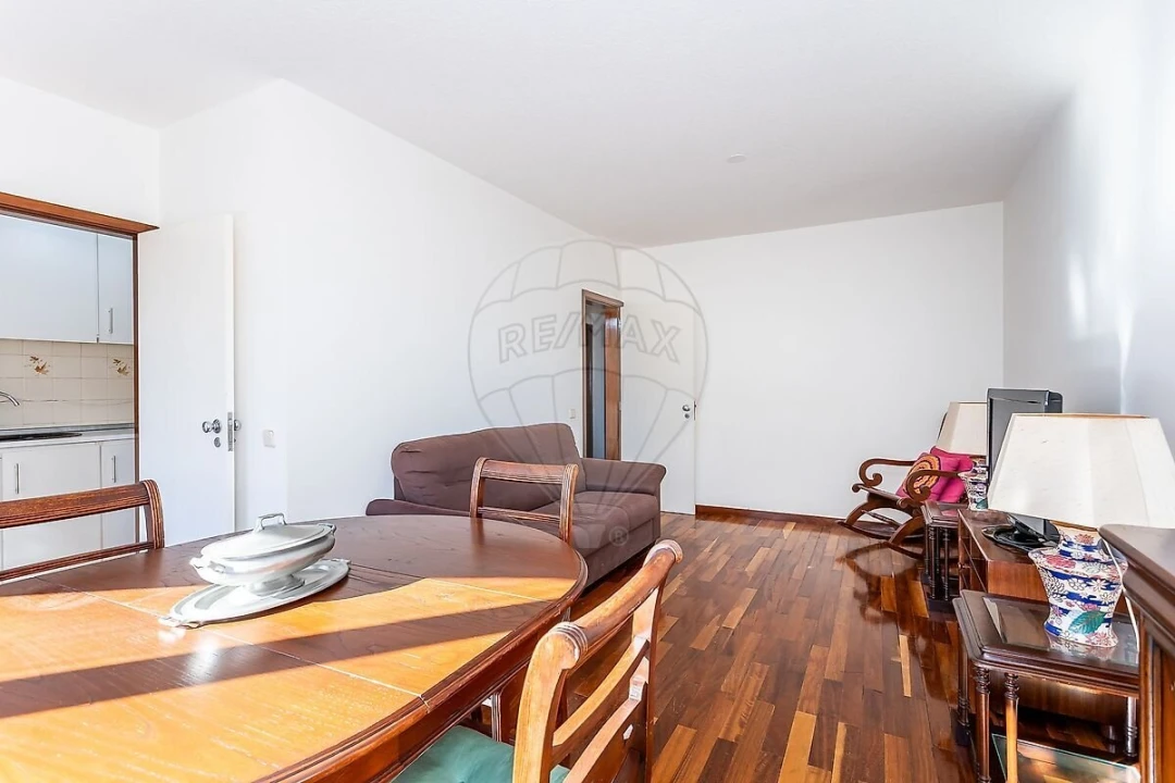 Apartamento T2 para Venda em Areeiro Foto 5