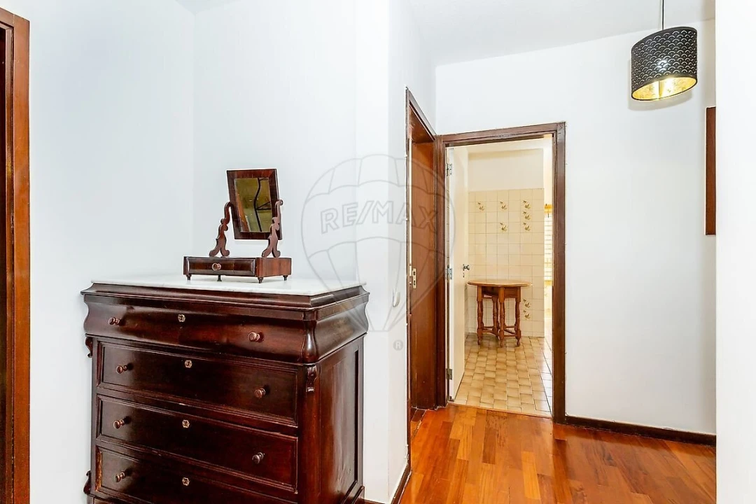 Apartamento T2 para Venda em Areeiro Foto 10