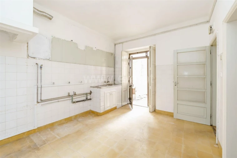 Apartamento T5 para Venda em Covilhã e Canhoso Foto 3