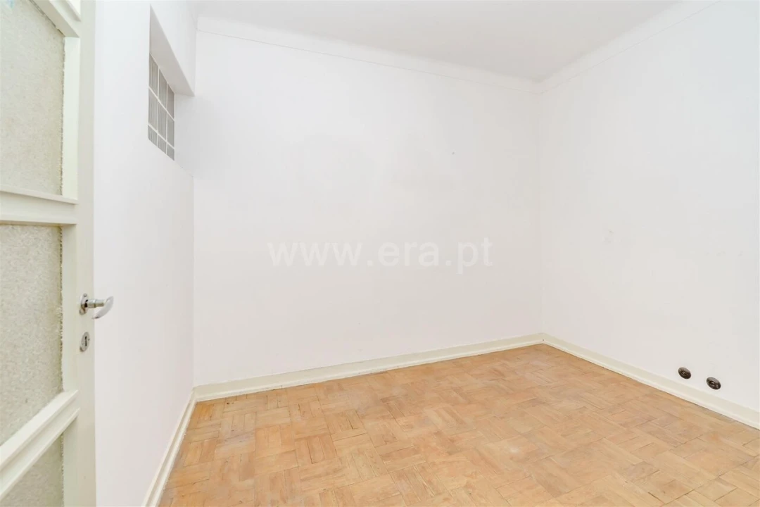 Apartamento T5 para Venda em Covilhã e Canhoso Foto 8