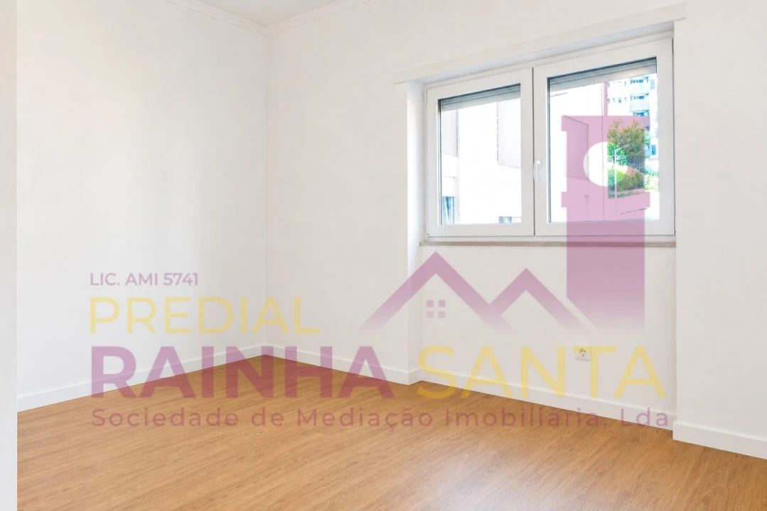 Apartamento T2 para Venda em Santo Antonio dos Olivais Foto 11