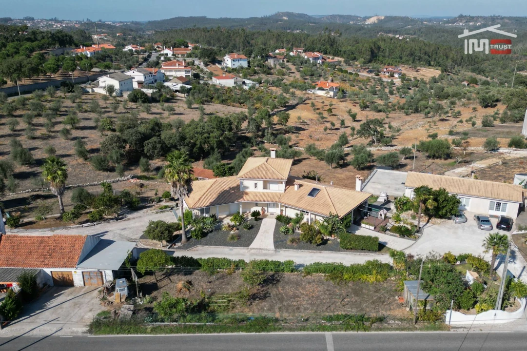 Moradia T5 para Venda em Atouguia Foto 40