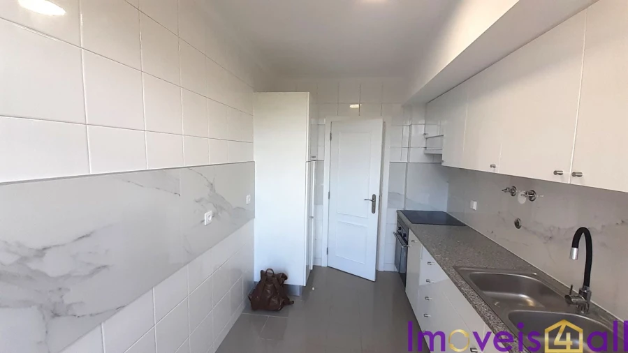 Apartamento T3 para Venda em Laranjeiro e Feijó Foto 4
