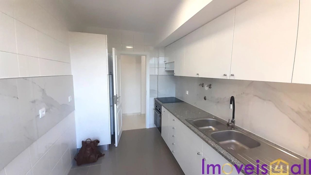 Apartamento T3 para Venda em Laranjeiro e Feijó Foto 2
