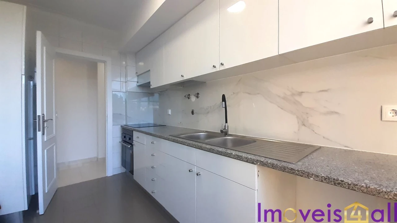 Apartamento T3 para Venda em Laranjeiro e Feijó Foto 3
