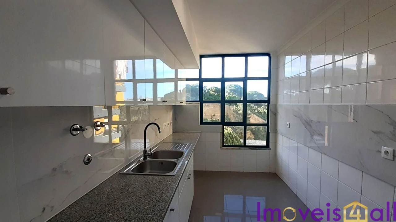 Apartamento T3 para Venda em Laranjeiro e Feijó Foto 1