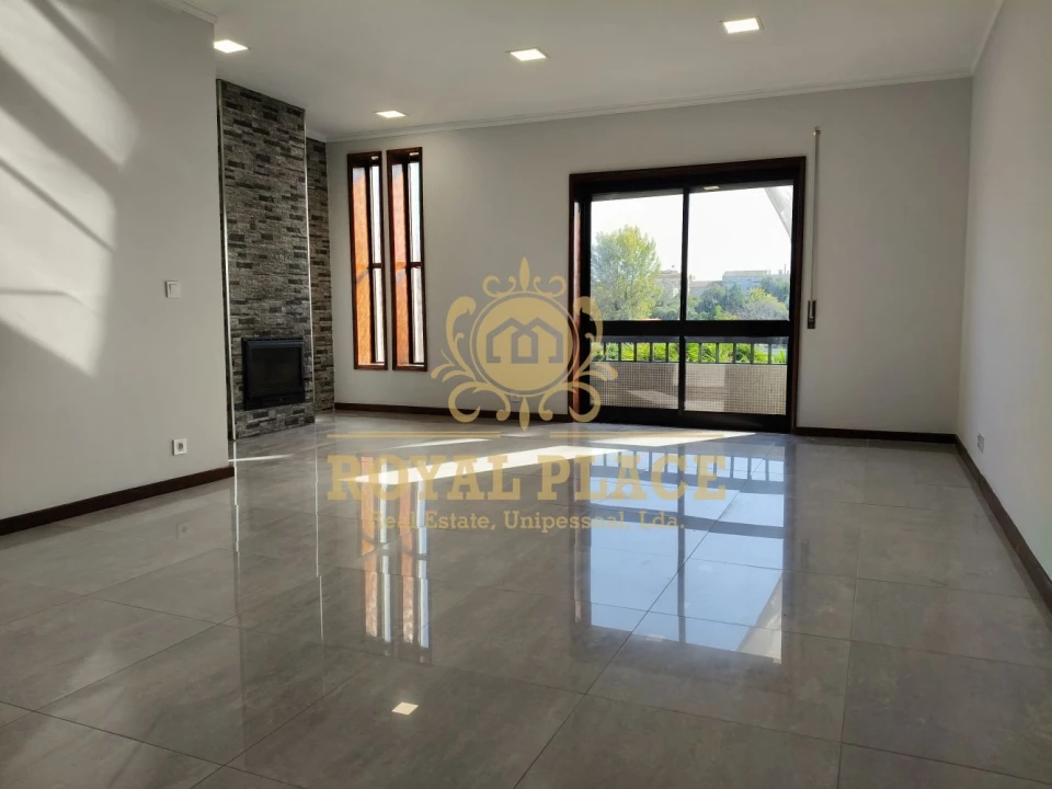 Apartamento T3 para Venda em Paços de Brandão Foto 2