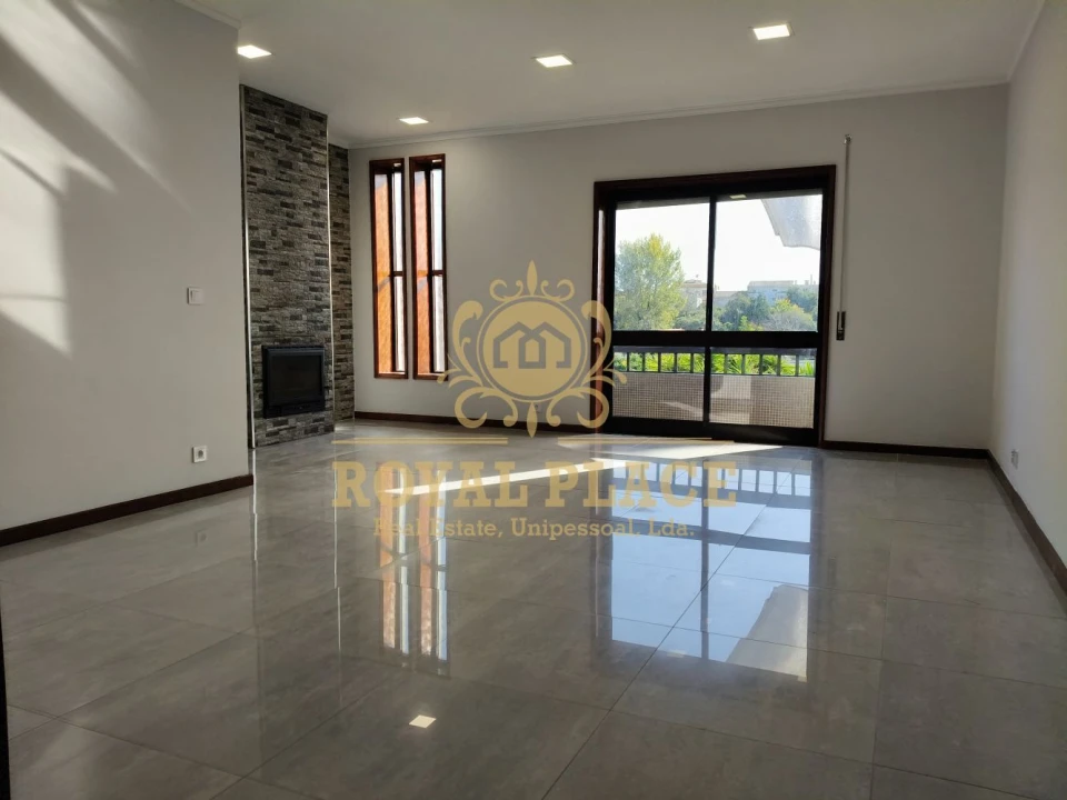 Apartamento T3 para Venda em Paços de Brandão Foto 3