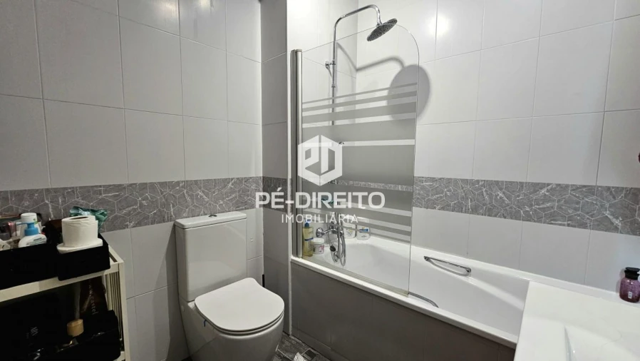 Apartamento T2 para Venda em Serzedo e Perosinho Foto 25