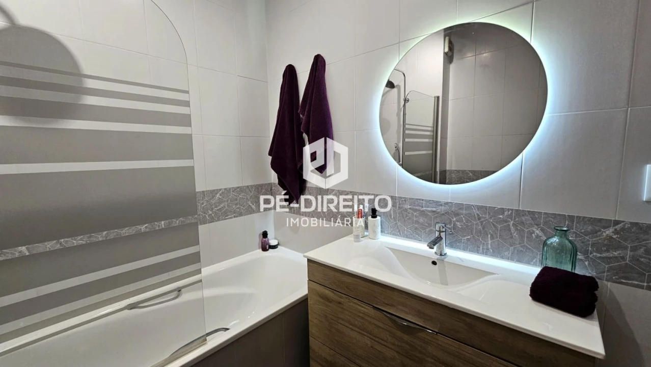Apartamento T2 para Venda em Serzedo e Perosinho Foto 24