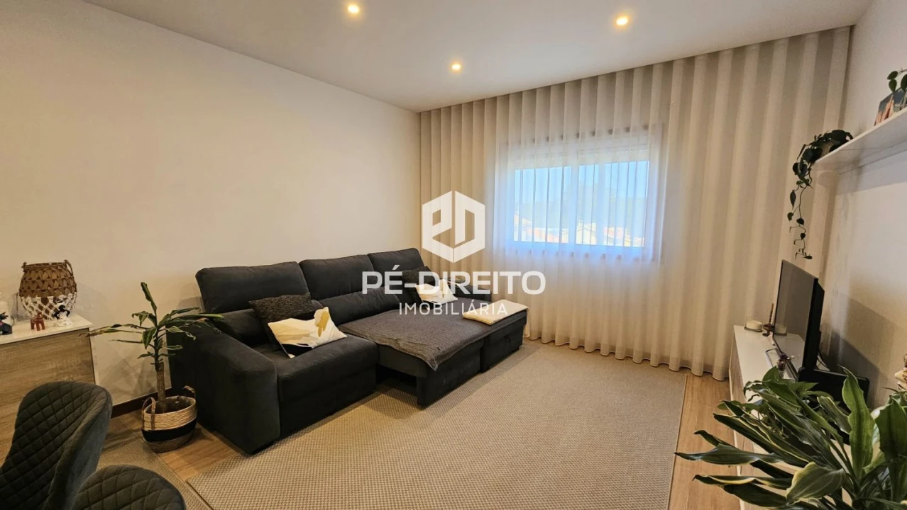 Apartamento T2 para Venda em Serzedo e Perosinho Foto 5