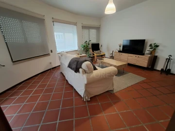 Apartamento T2 para Arrendamento em Nossa Senhora do Pópulo, Coto e São Gregório