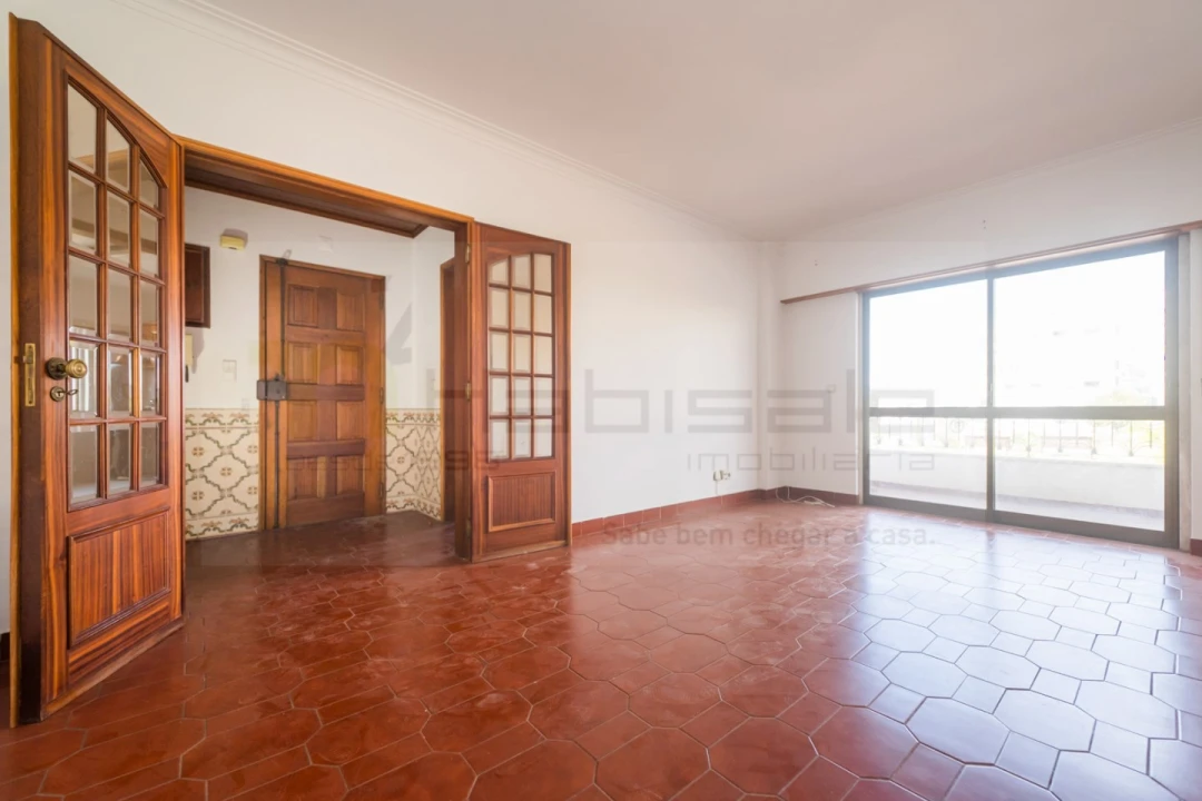 Apartamento T3 para Venda em Carcavelos e Parede Foto 4