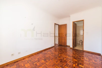 Apartamento T3 para Venda em Carcavelos e Parede