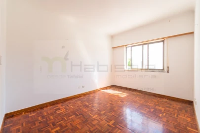 Apartamento T3 para Venda em Carcavelos e Parede