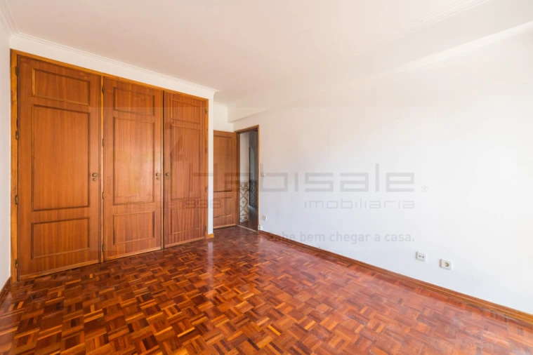 Apartamento T3 para Venda em Carcavelos e Parede Foto 16
