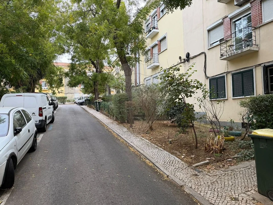 Apartamento T2 para Venda em Alvalade Foto 4