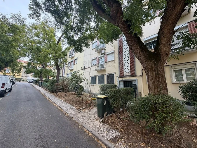 Apartamento T2 para Venda em Alvalade Foto 2