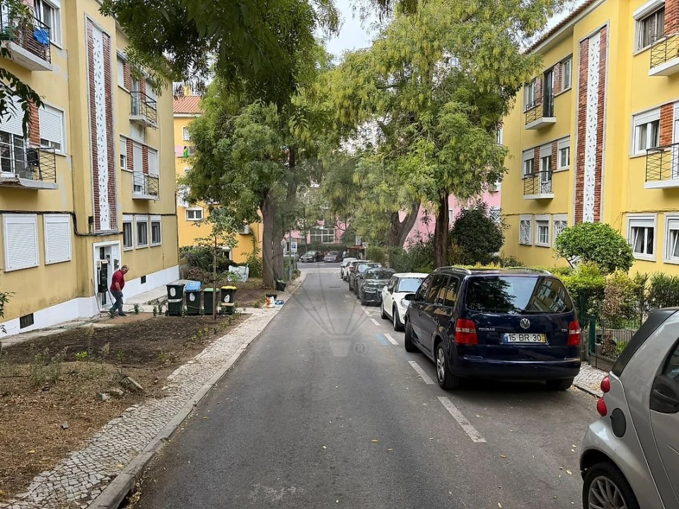 Apartamento T2 para Venda em Alvalade Foto 5